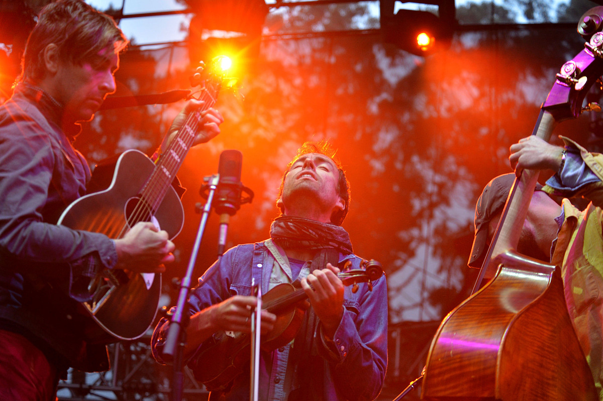 san francisco, ca - august 10:  musician andrew bird (c) perform