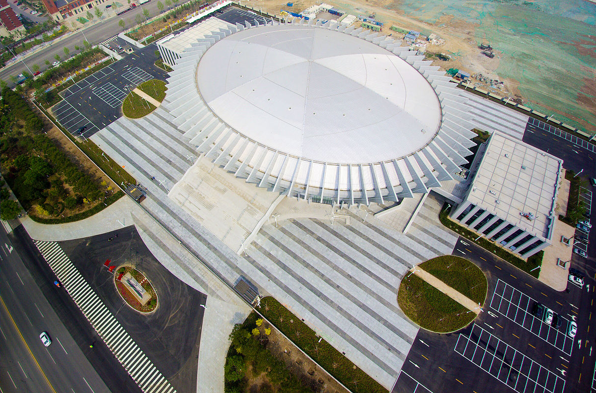 写一下建设工程项目的真实案例背景并分析案例 要求四千字