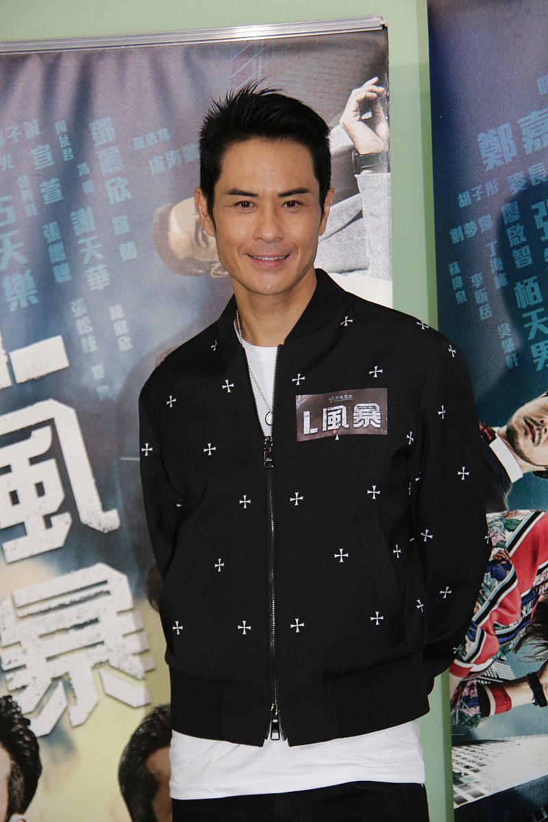 2018年9月3日,香港,明星出席《l风暴》庆功宴.郑嘉颖 发型:短发, 上装