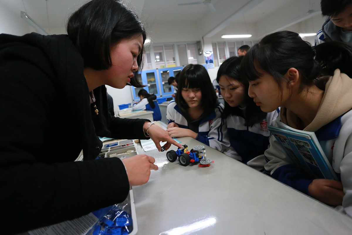 听党老师对于小学英语作业设计和课堂反馈的演讲的感想写300字【我感受到】过程中你有什么样的心情、感受或情绪变化？【深层理解】哪些内容对你有深刻的触动或启发？为什么？