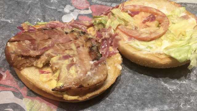 猪肘堡来袭!味道不错造型有点戇