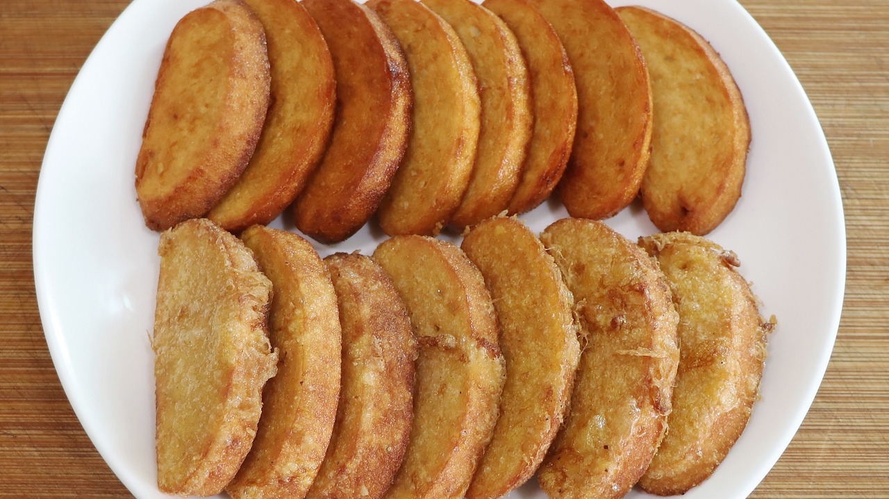 油炸馒头片的两种做法,沾一下它,馒头片不吸油,外脆内软很入味