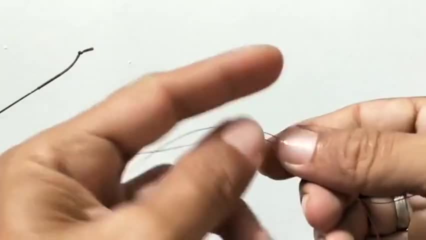 钓鱼小技巧,新手看过来。新鱼竿绑线两个小办法,老手走开