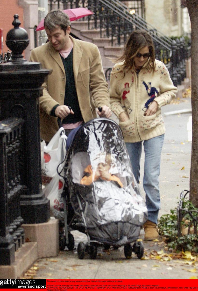 请把下面这句话翻译成中文Long before homelessness became the issue it is today the critic Clement Greenberg coined the term homeless representation to put down paintings that were not abstract enough