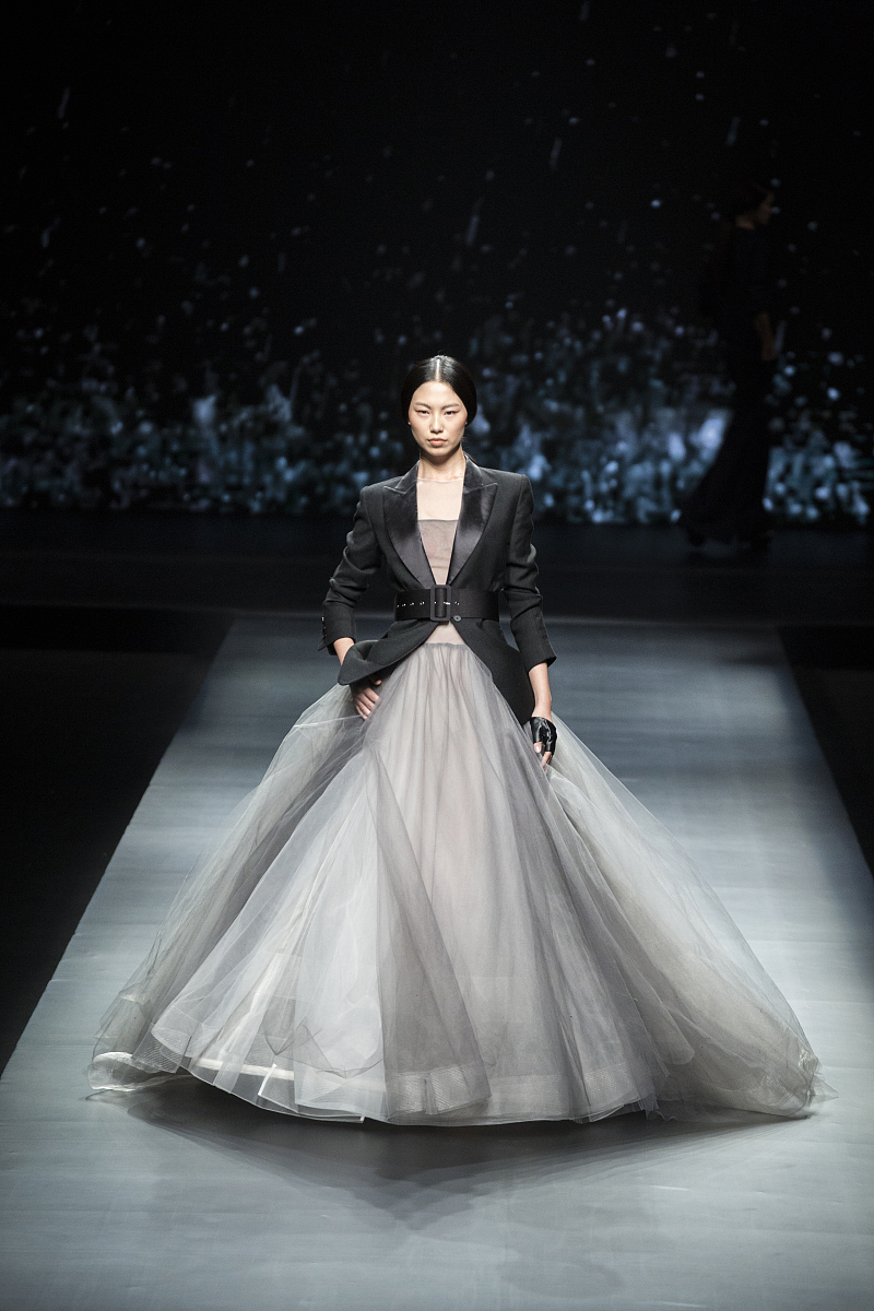 为什么大张伟的阳光彩虹小白马涉嫌种族歧视