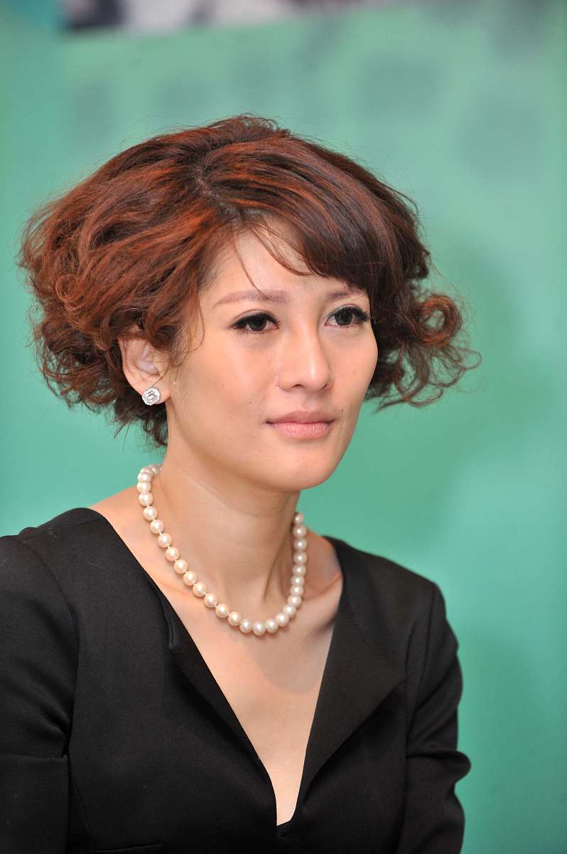 2012年2月15日,北京,《穿"动物园"的女编辑》小说首发式举行.***_***