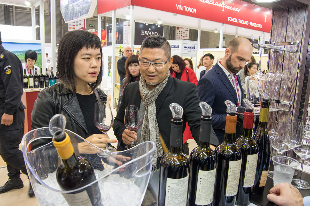 请写一篇高端葡萄酒巡展的介绍文章