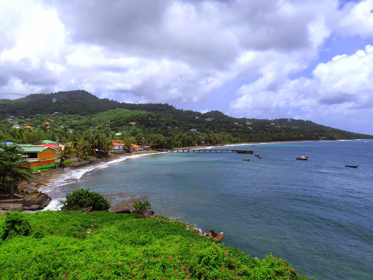 海口火山口公园距离海边有多远