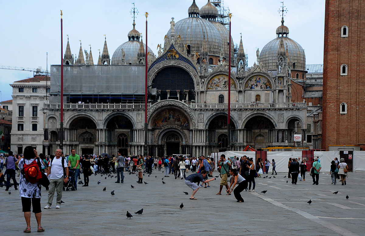 重庆工商职业学院党代表热议党委工作报告
