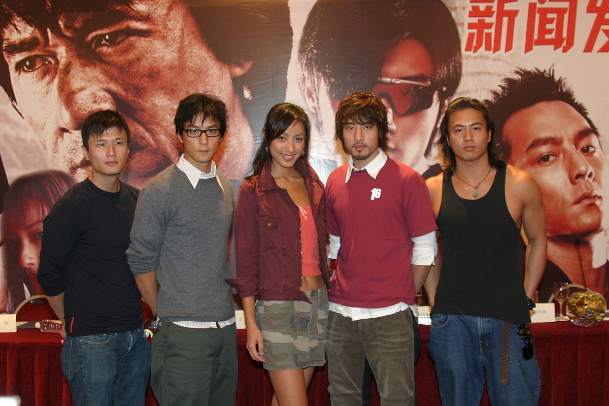 2004年9月20日,《新警察故事》在上海举行了新闻发布会及电影首映礼.