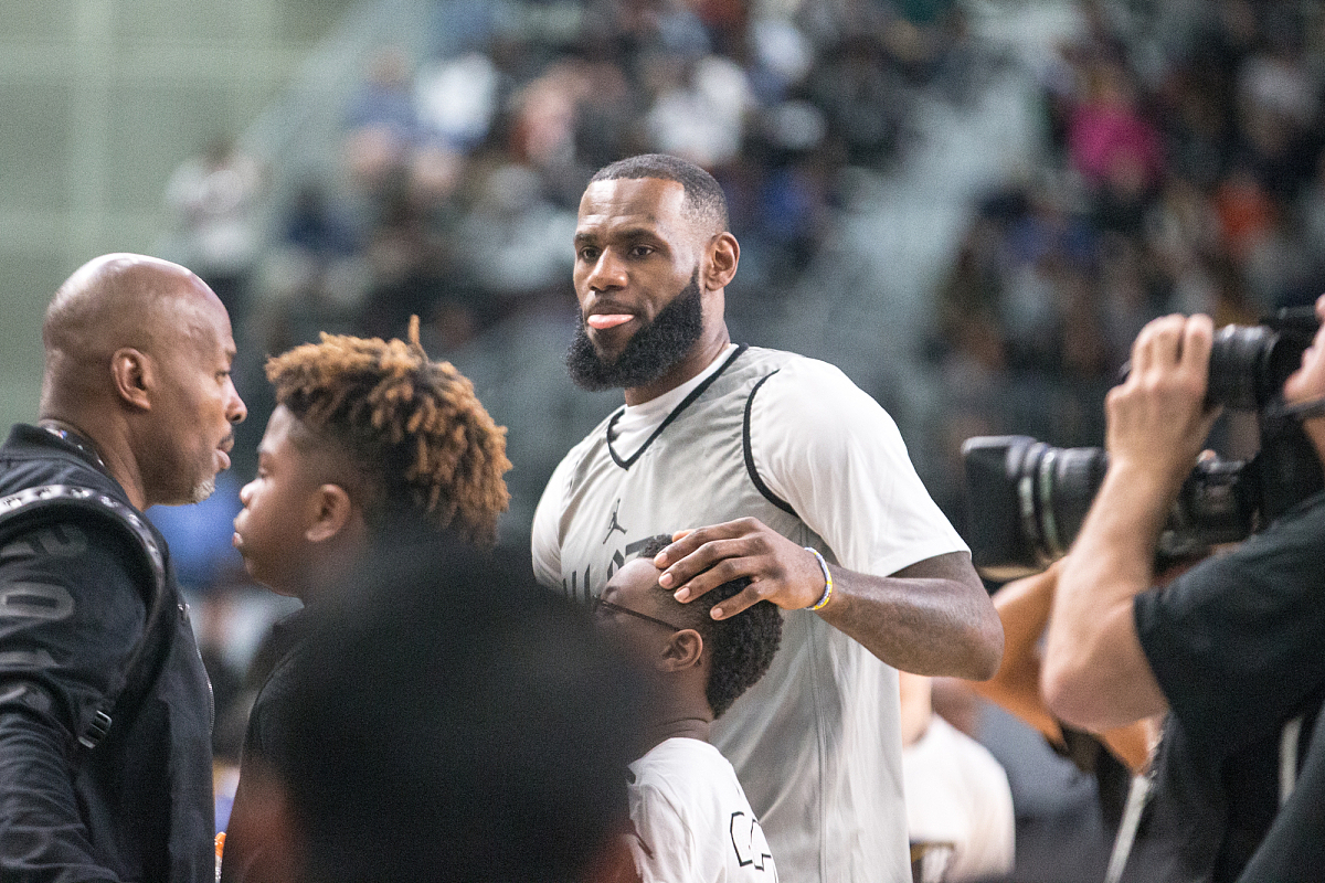 勒布朗·詹姆斯绝杀时刻：15次关键球回顾