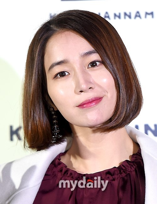 女生发型设计与脸型搭配指南：找到你的完美发型