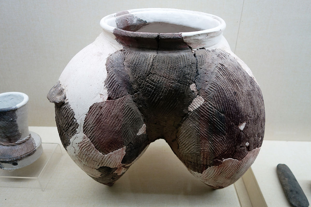 2016年11月25日,大灰陶鬲,新石器时代,内蒙古师范大学博物馆文物.