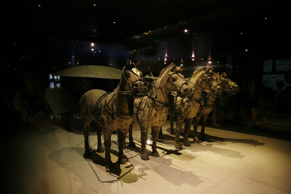 以历史学如何帮助我们更好地理解自己的身份与文化背景。为题写一篇1200字文章