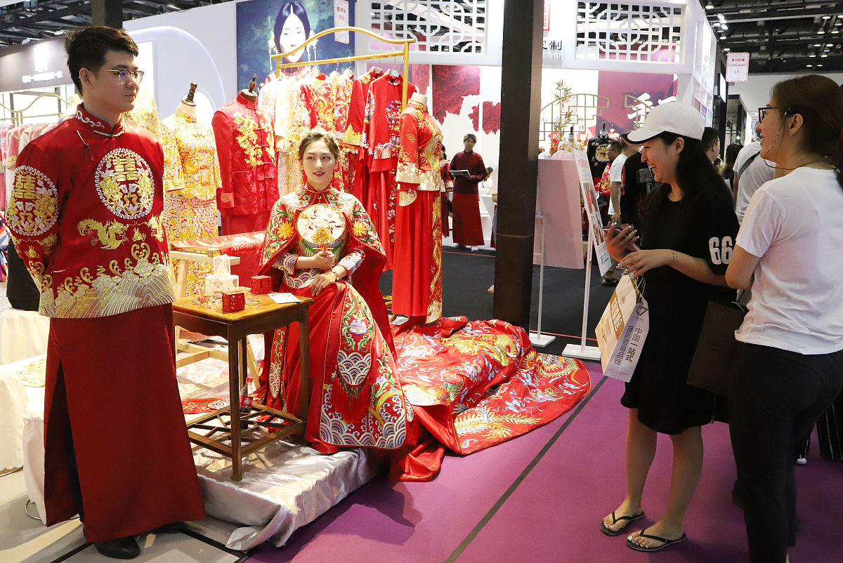 中国现代婚礼细节指南：从日期选择到礼仪安排