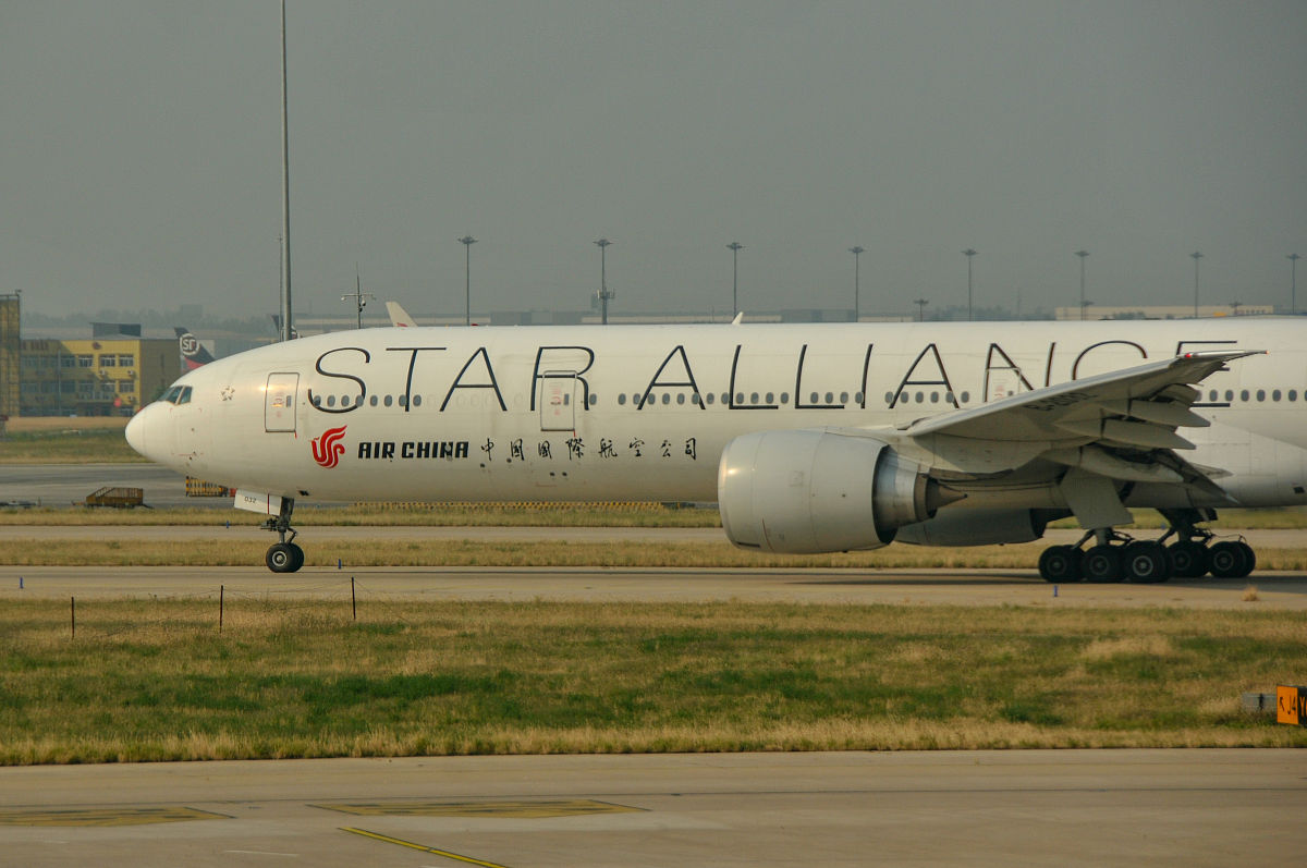 从天坛普华医院到大兴机场与到首都国际机场谁更近帮我用200字详细描述