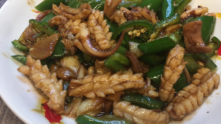 家常的做法辣椒爆炒鱿鱼,味道鲜香,香辣可口,做法超简单!