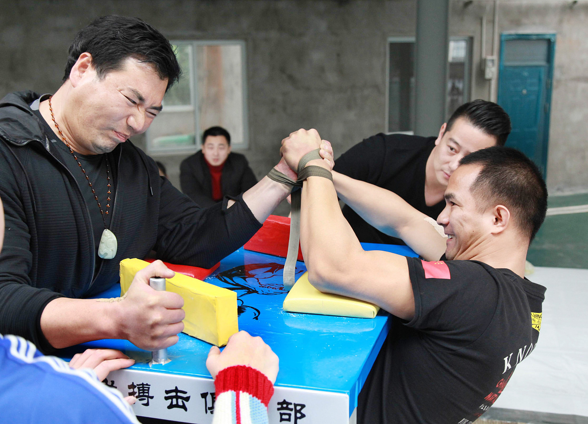 如何成为一名优秀的腕力运动员列出详细的训练计划