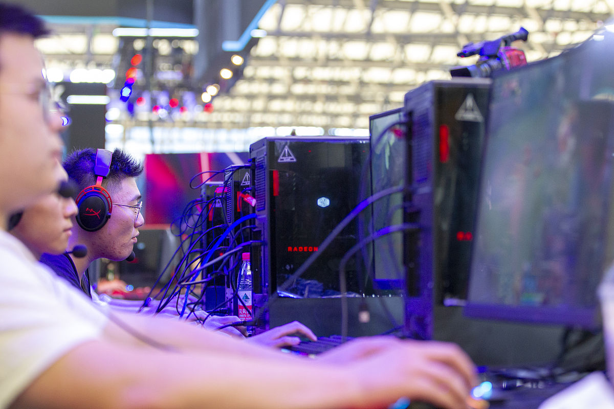 让自己看向另一个玩家