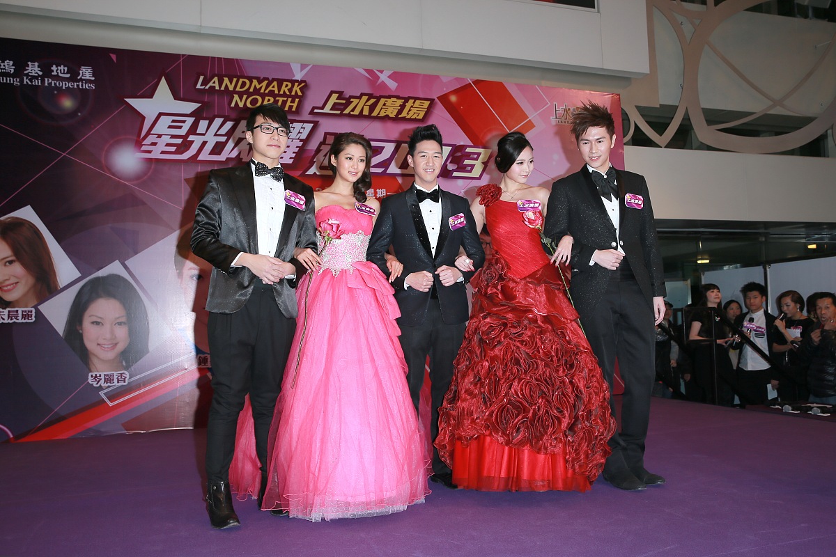 2012年12月31日,香港,明星现身香港上水广场出席跨年倒数活动《星光闪