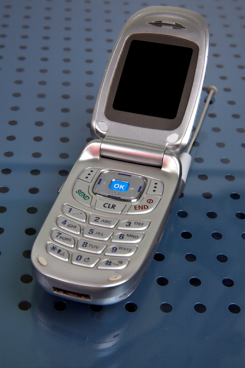 三星b9388(三星手机GT-B9388插入SIM卡没反应,换了好几张正常使用的卡都没显示...)