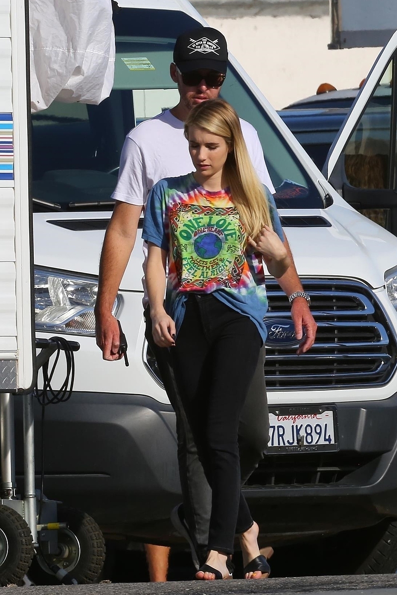 当地时间2018年8月30日,美国洛杉矶,艾玛·罗伯茨(emma roberts )现身