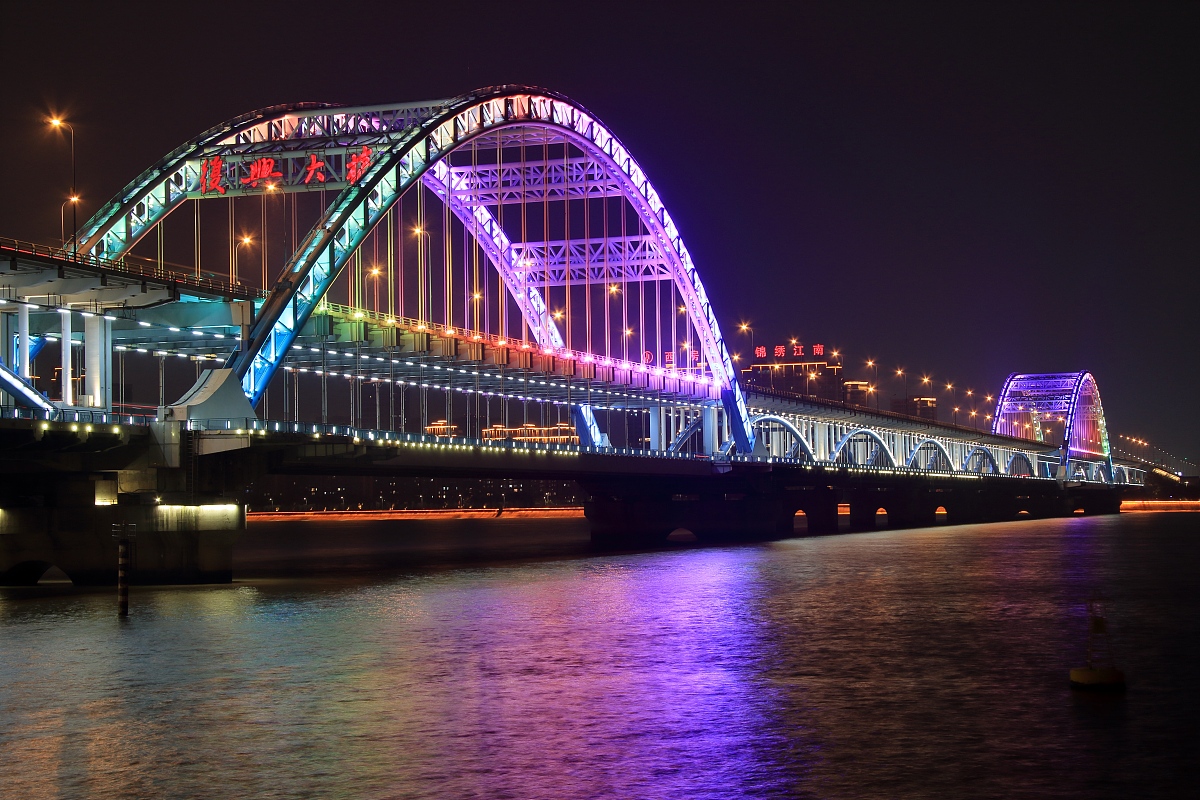 帮我起一个角色名字和一个昵称要求是情侣的名称名称内有 梦 字 武侠江湖相关的 读者顺口大气 好记 帮我推荐10个我自己选择。