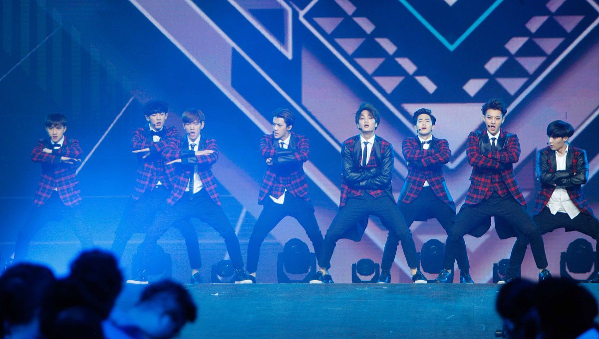 以《偶像练习生》：培养未来偶像的舞台为题写一篇1200字文章