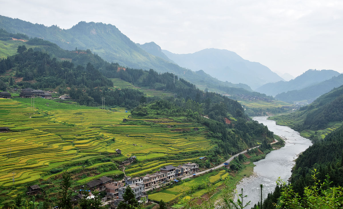 在这漫漫长夜中梭罗净化心灵追寻人类自我价值的朝圣者这本书是他自己精神家园的坚守人与自然的和谐。庄子的天地与我并生而万物与我为一的道理不在追求事物的过程中迷失自我淡泊宁静。修改为微信推文格式