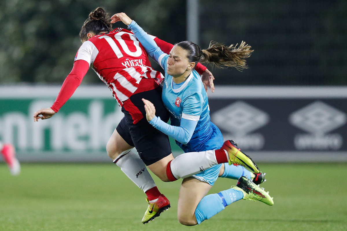 eindhoven, nethe<strong>r</strong>lands - march 23: (l-r) sara yuceil of psv, jas