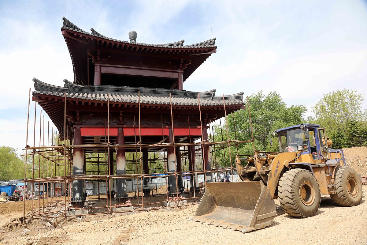 ***_***2017年4月28日,沈阳,建设中的辽代建筑云飏阁.