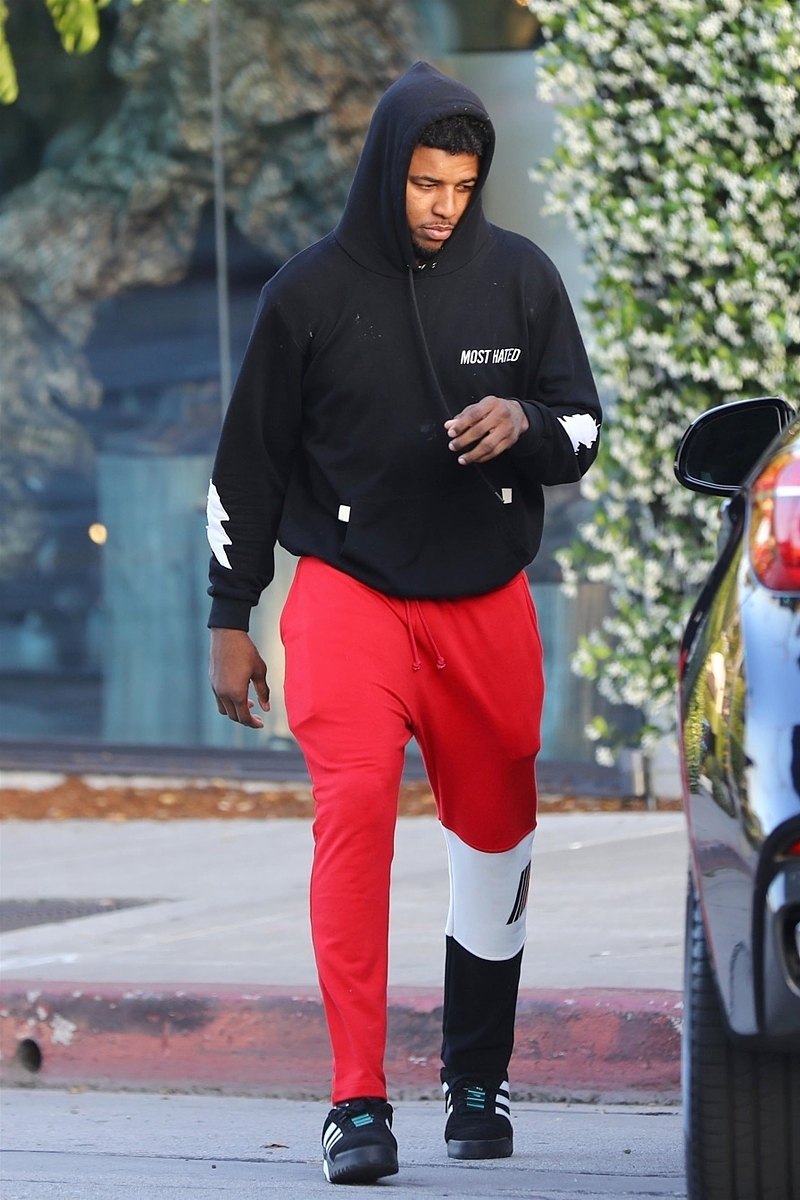 英国哲学家尼克·博斯特龙Nick Bostrom在他的著作《超级智能》中提出了超级智能陷阱理论