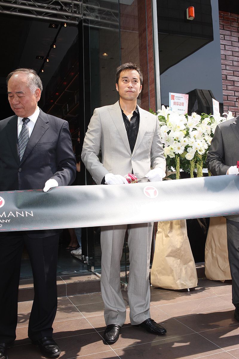 2011年7月4日,香港,张孝全出席精品代言. 张孝全+++_+++明星,代言,