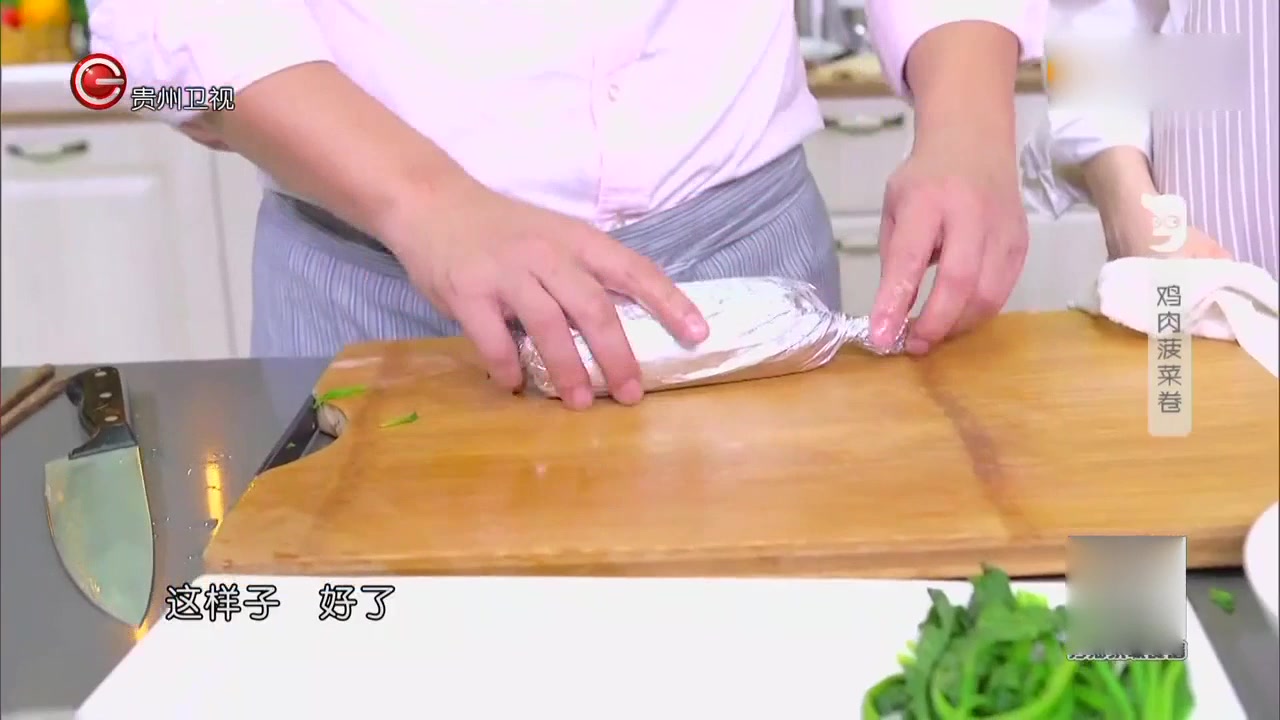 女性在“姨妈期”的时候要吃什么?这道《鸡肉菠菜卷》就能帮到你