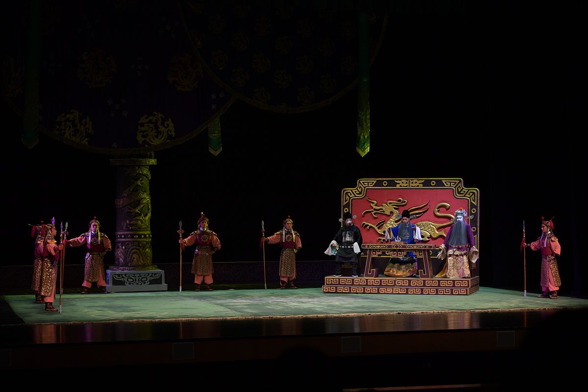 戏曲构图解析：剧本结构与舞台布局的完美结合