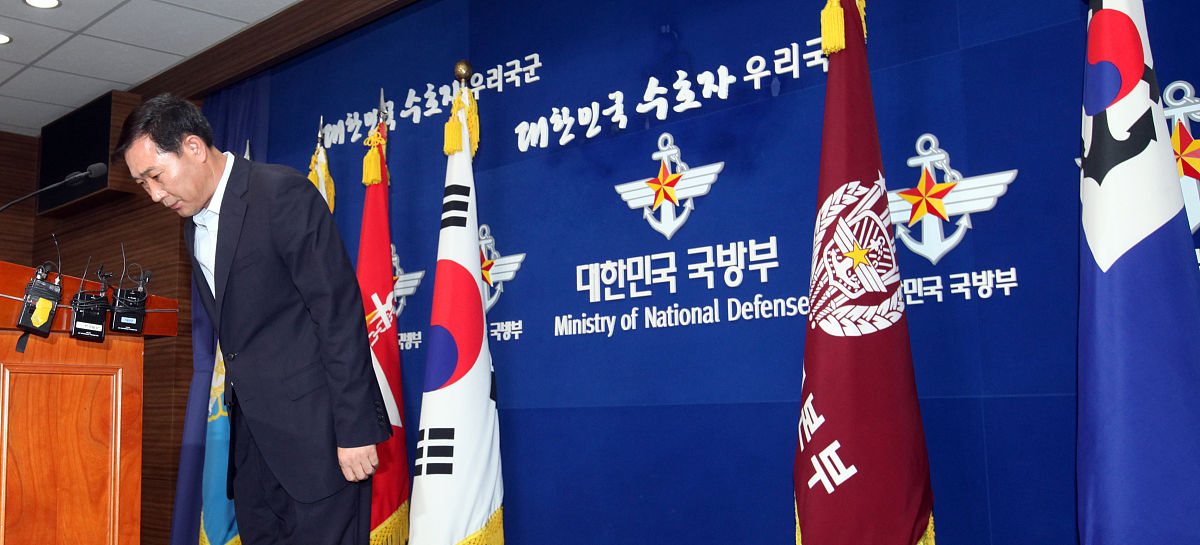 贯彻落实学校各项政策制度。