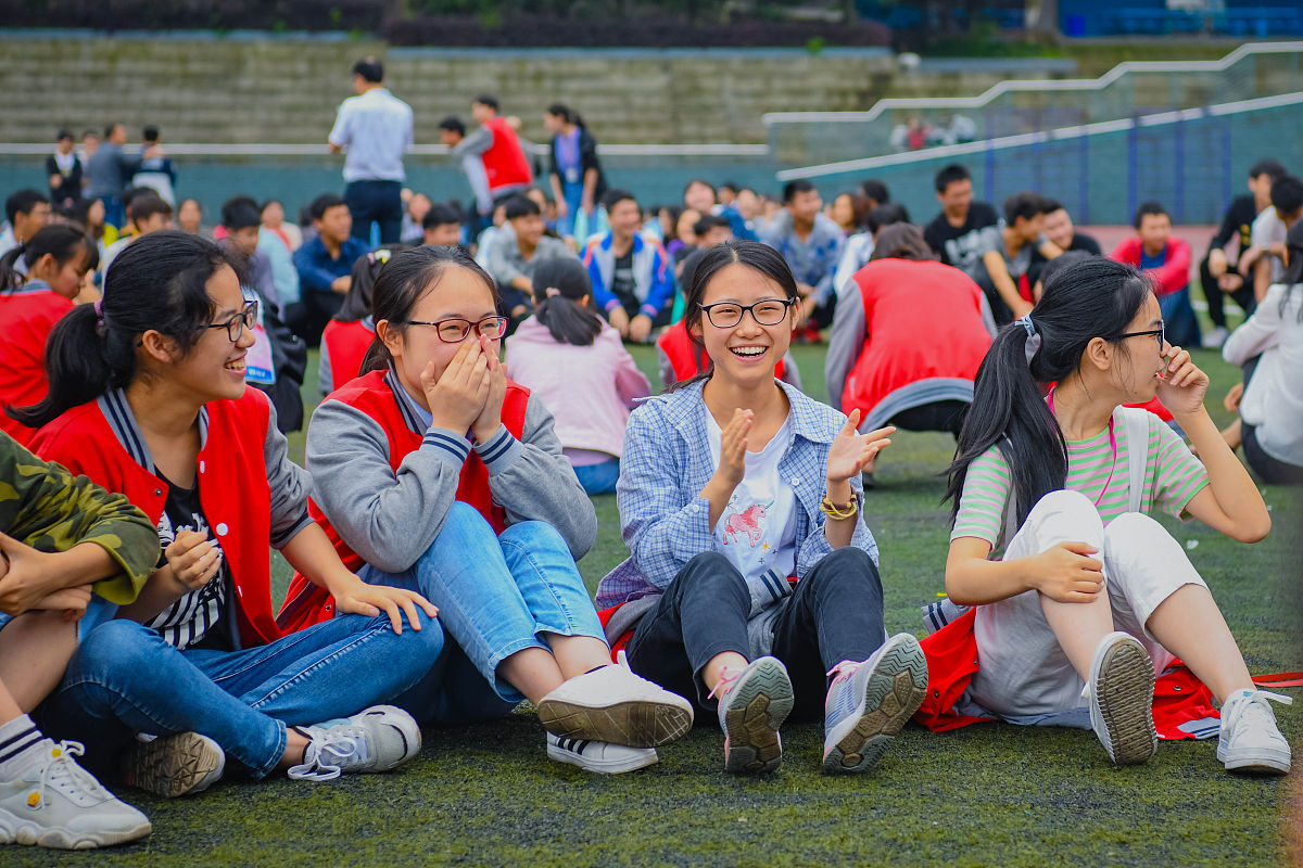 毕节女生升学：高中还是中专？如何选择未来发展方向