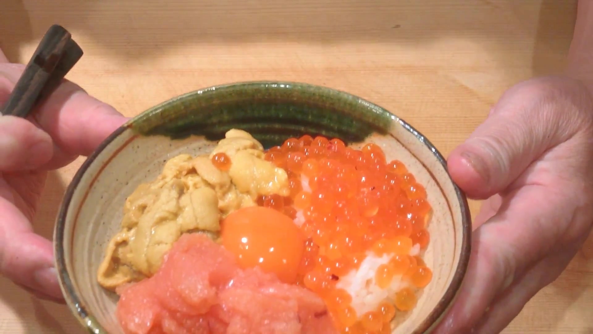 日本料理系列,鲑鱼籽,生海胆,鸡蛋什锦盖饭
