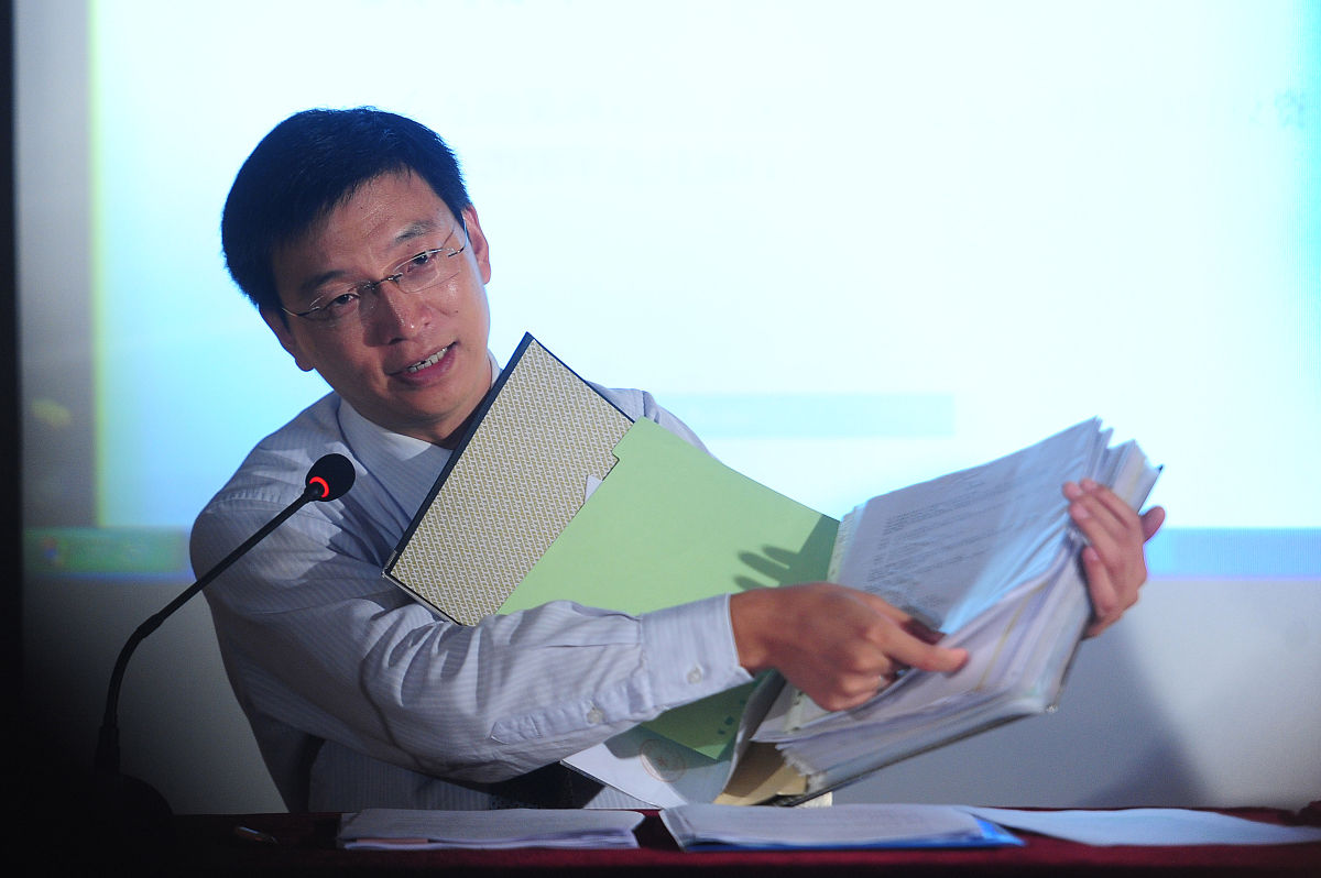 2011年8月26日,北京,张咪举行记者会.张咪代理律师列举证据.+++_+++张
