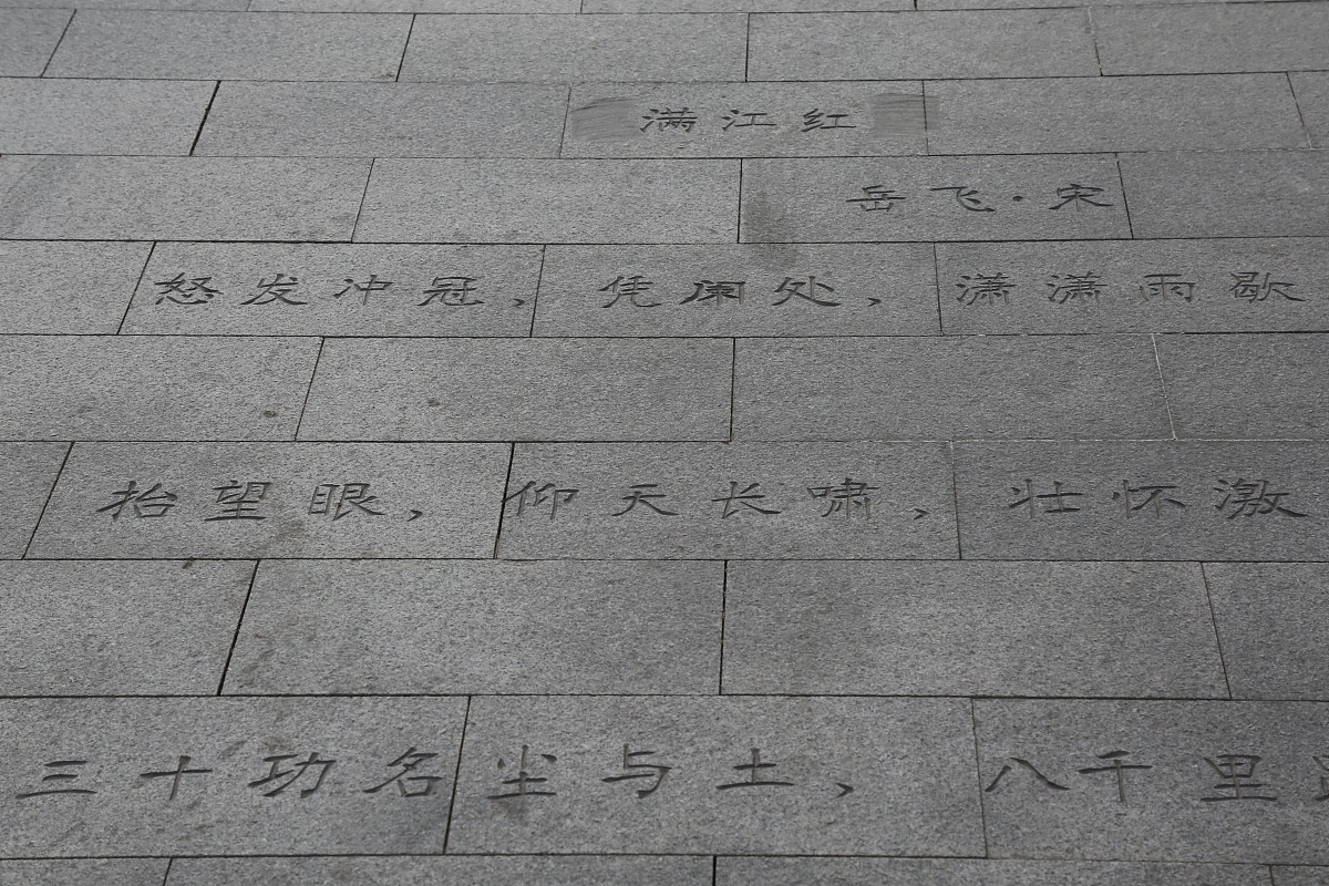 帮我写一首赞美友情的诗