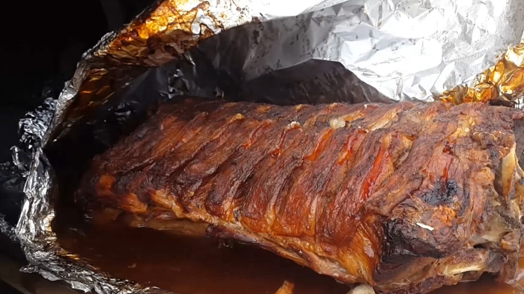 俄罗斯人真豪气,一整块牛排浇上葡萄酒烤,揭开锡纸香气扑鼻