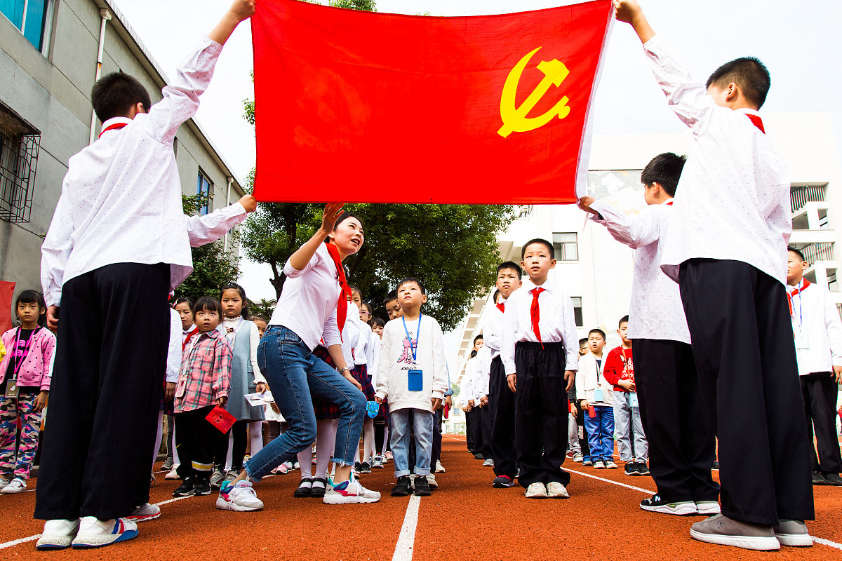 学思想树旗帜：我的成长之路