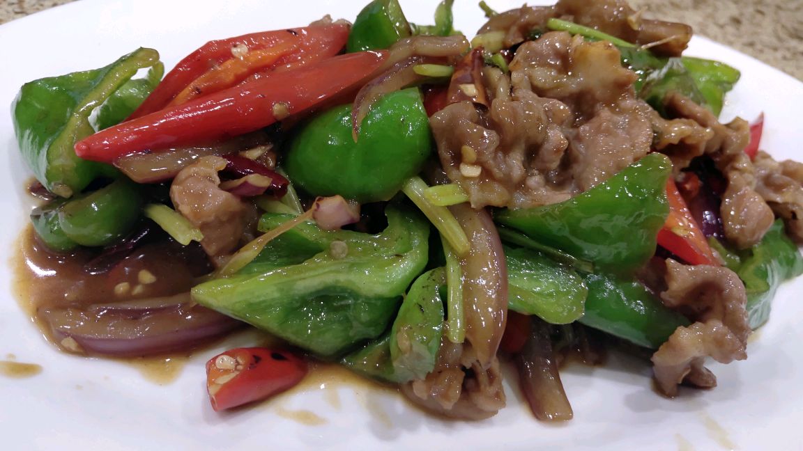 原来酒店的辣椒炒肉是这样做的 难怪那么好吃