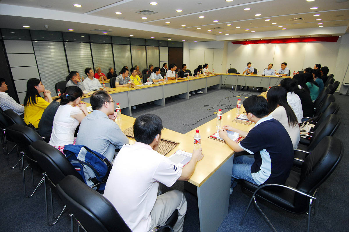 2009年9月25日,南京法院举行开放日活动,共有32名群众在当天上午参观
