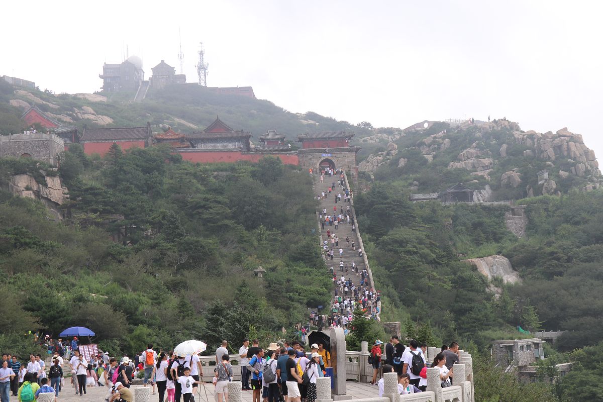 泰山最佳旅游时间：春季和秋季最美！