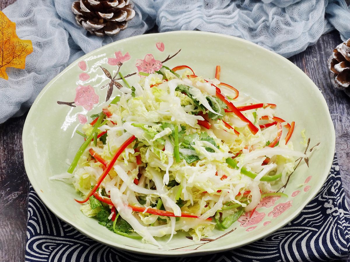 请帮我写1篇650字的博客文章主题是：银耳凉拌菜的做法