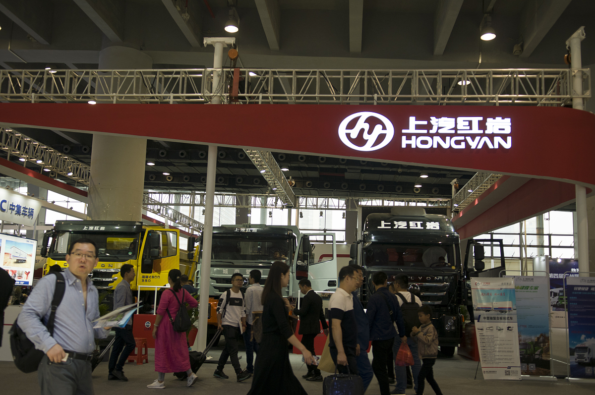 上汽红岩金刚350自卸车油表报警油箱内还有多少油？ 200字