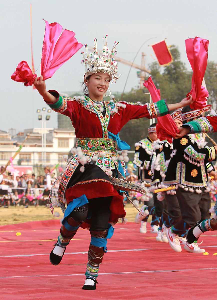 2011年11月26日,在广西融水苗族自治县民族体育公园,一名来自杆洞乡杆