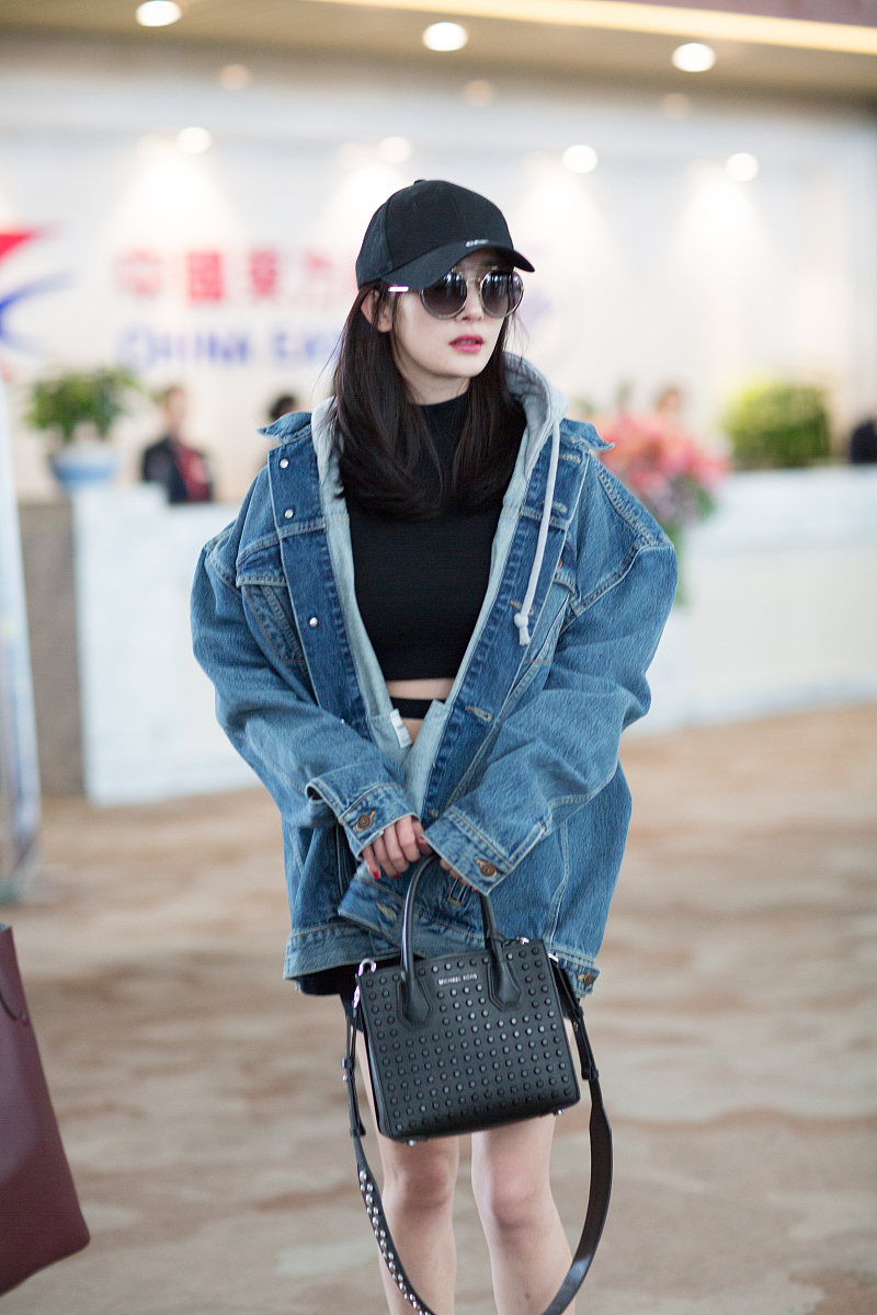 Matlab计算最小二乘拟合圆铆钉孔垂直度