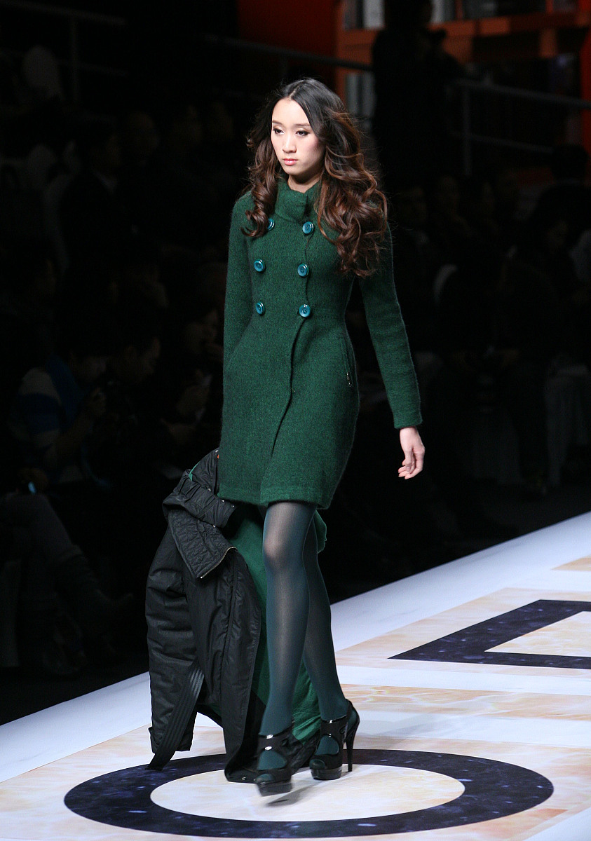 占卜师主题绘画方案对比：风格、场景、人物设计